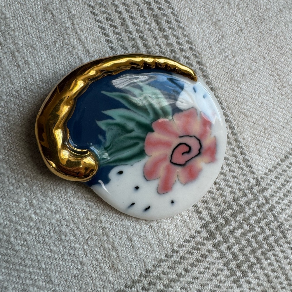 Benzle Porcelain Brooch with 22K Gold Accent